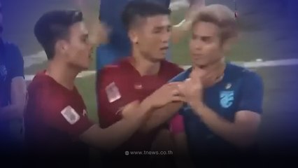 เปิดวาร์ปนักเตะเหงียนสุดแสบ เล่นตุกติกจนต้องปรี่คว้าคอ โก๋อุ้ม ⚽