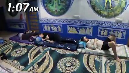 $1 vs $1,000,000 Hotel Room!_low