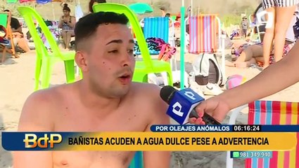 "Está rica el agua": bañistas de playa Agua Dulce ignoran advertencia de oleaje anómalo