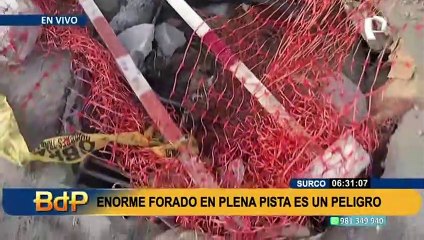 Télécharger la video: Surco: Enorme forado frente a un colegio es un peligro para vehículos y transeúntes