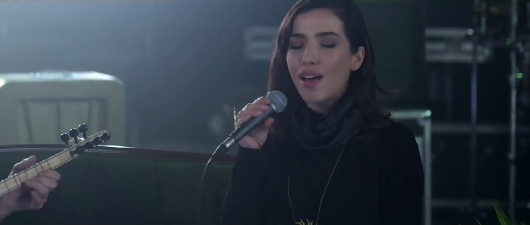 Burcu Güneş - Bir Ay Doğar