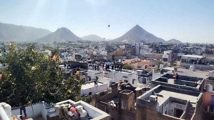 Kite Video:पुष्कर में रंगबिरंगी पतंगों की बहार, गूंजा वो कोटा...
