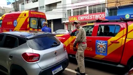 Tải video: Mulher tem os dedos presos em cilindro e Bombeiros são mobilizados em restaurante