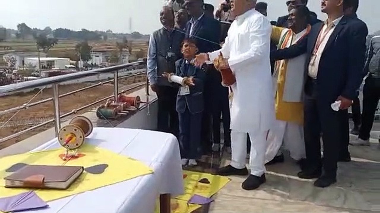 मुख्यमंत्री भूपेश बघेल ने तपेश्वर महादेव मंदिर में पूजा अर्चना कर प्रदेश की खुशहाली के लिए मांगा आशीर्वाद