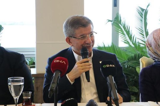 DAVUTOĞLU: 6'LI MASAYA DEĞİL İKTİDAR MANİPÜLASYONUNU YAYAN ÇEVRELERE TEPKİ VERDİM
