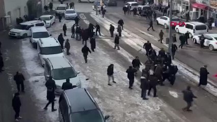ERZURUM'DA MEYDAN SAVAŞI GİBİ KAVGA: 4 YARALI
