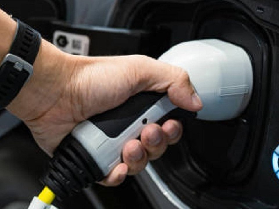 Drohen mehr Stromausfälle durch E-Autos? Bundesnetzagentur warnt