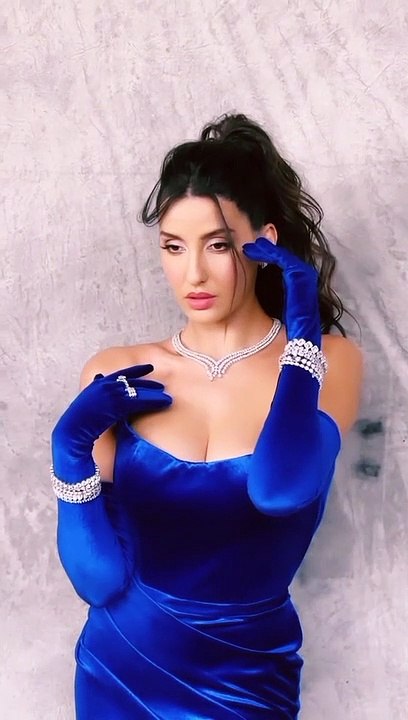 Nora in blue gaon 