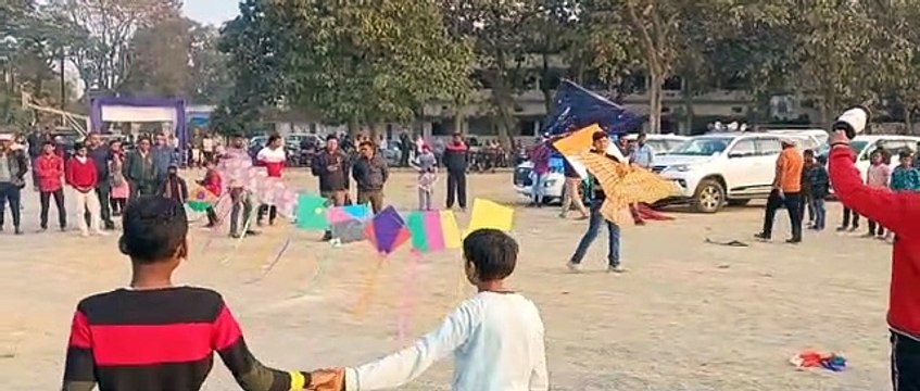 विलुप्त होती परंपरा पतंगबाजी प्रतियोगिता में दिखा विशेष उत्साह