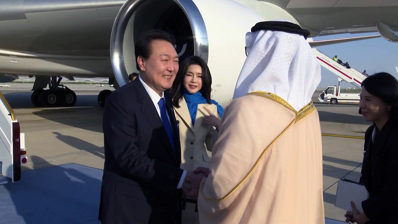 尹, '새해 첫 순방' UAE 도착...세일즈 외교 초점 / YTN