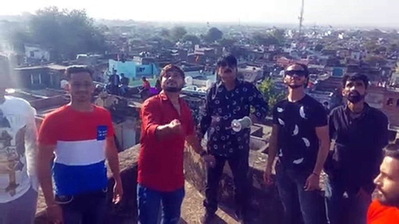 रंग-बिरंगी पतंगों से सजा आसमां, वो काटा का गूंजा शोर
