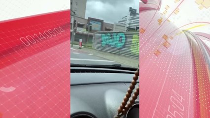 Câmeras flagram caminhoneiro colidindo contra diversos veículos no PR