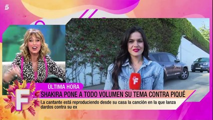 Shakira pone a todo volumen su canción en su casa, al lado del de la suegra