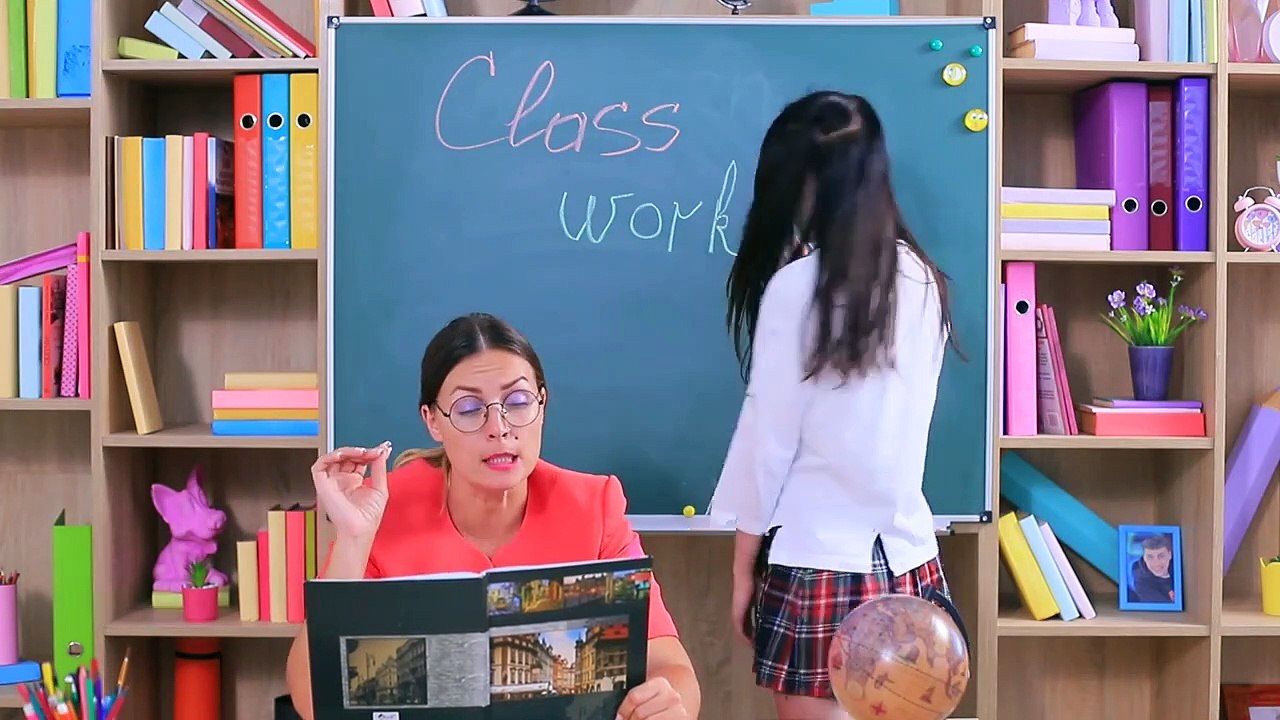 Zombie At School! / 12 DIY Zombie School Supplies