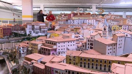 El hombre que construyó una ciudad en un garaje