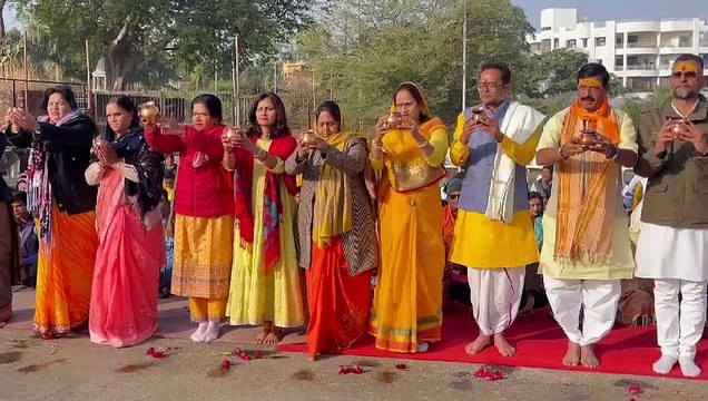 Video...आदित्यार्क महोत्सव पर उगते सूर्य को अर्घ्य देते