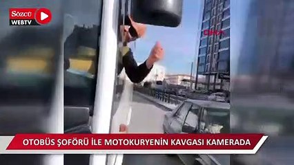 Tải video: Otobüs şoförü ile motokuryenin kavgası kamerada