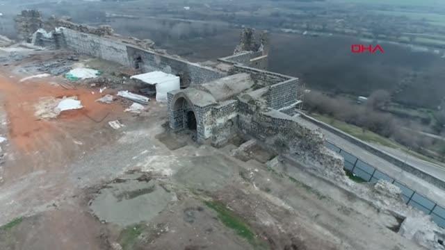 DİYARBAKIR'DA RESTORASYON ÇALIŞMALARINDA 1700 YILLIK TAŞ DÖŞEME ORTAYA ÇIKTI