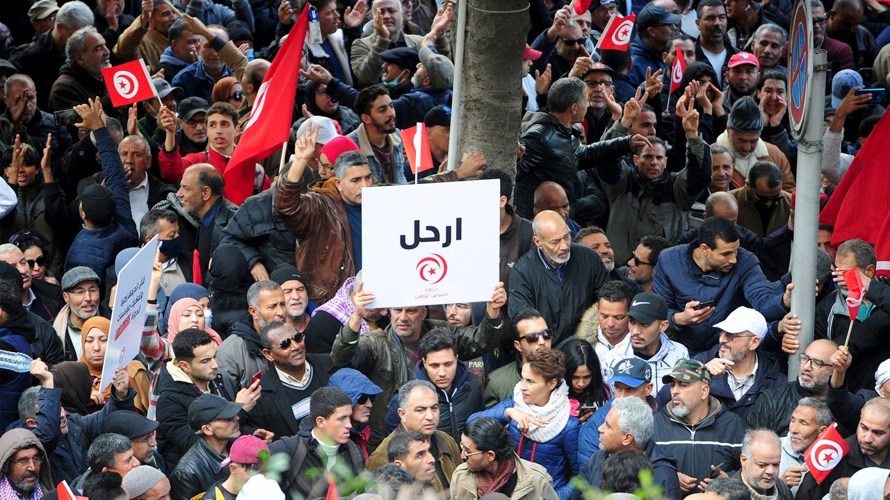 ما وراء الخبر – مسار الأزمة التونسية في الذكرى 12 للثورة