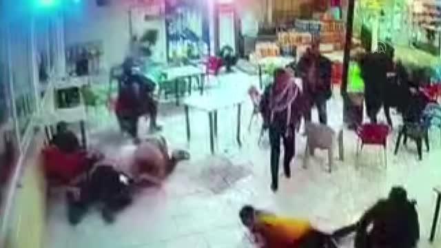 ŞANLIURFA - 4 kişinin yaralandığı silahlı kavga güvenlik kamerasına yansıdı