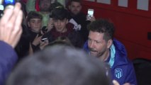 Baño de masas para el Atleti en su llegada a Almería