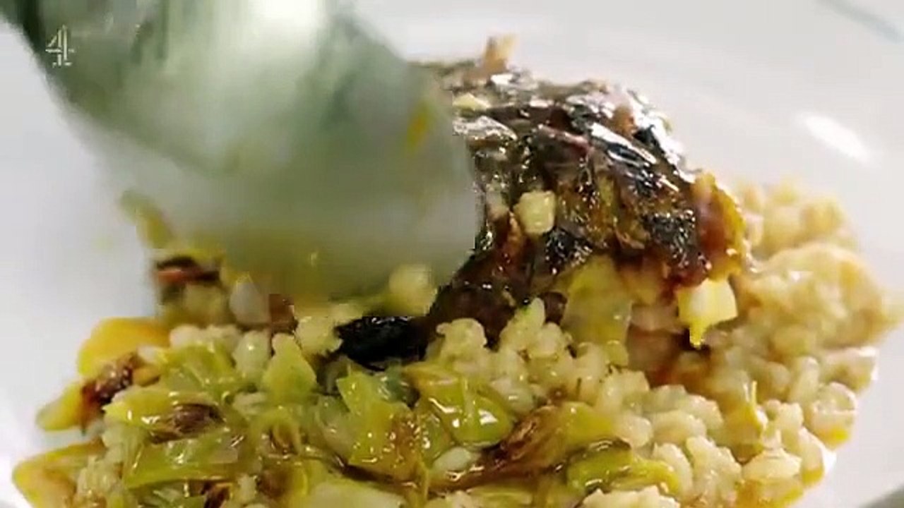 Jamie's quick and easy food - se3 - ep05 - asian tuna steak salad, ale barley lamb shank, sweet and sour chicken noodles, duck and orange salad hd watch