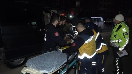 OTOMOBİL, ANA YOLA KONTROLSÜZ ÇIKAN MİNİBÜSE ÇARPTI 3 YARALI
