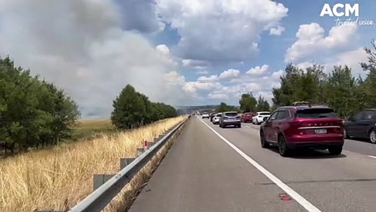 Fire on the Hume Highway near Windellama
