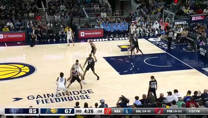 Le dunk atomique de Ja Morant !