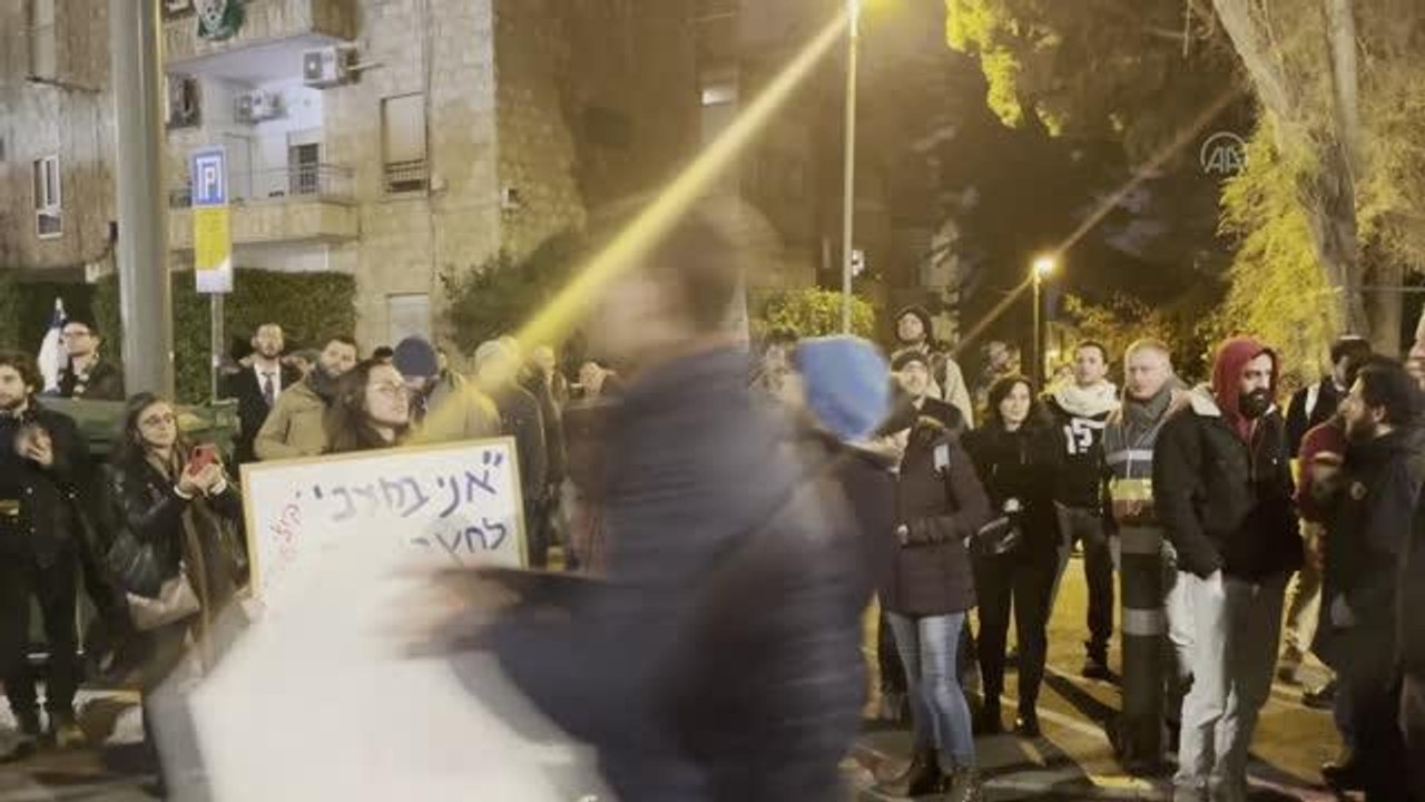 Tel Aviv'de yaklaşık 80 bin İsrailli gösterici aşırı sağcı Netanyahu hükümetini protesto etti (2)