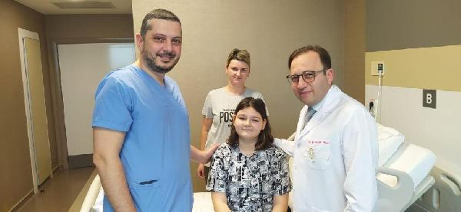 DOĞUŞTAN İDRAR KAÇIRMA SORUNU OLAN 12 YAŞINDAKİ...