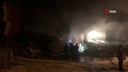 Köyde çıkan yangında 4 ev, ahır, ambar, odunluk yandı