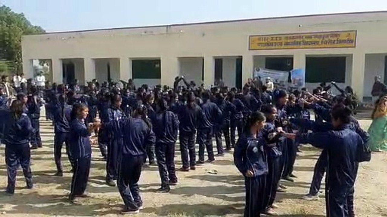 आवाज दो अभियान में छात्राओं ने सीखे आत्मरक्षा के गुर