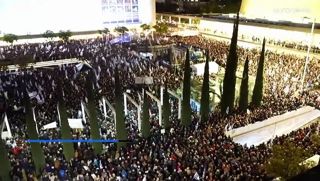 Izrael: nyolcvanezres kormányellenes tüntetés Tel-Avivban