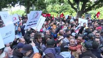 Tunisie: des milliers de manifestants contre le président Saied et les pénuries