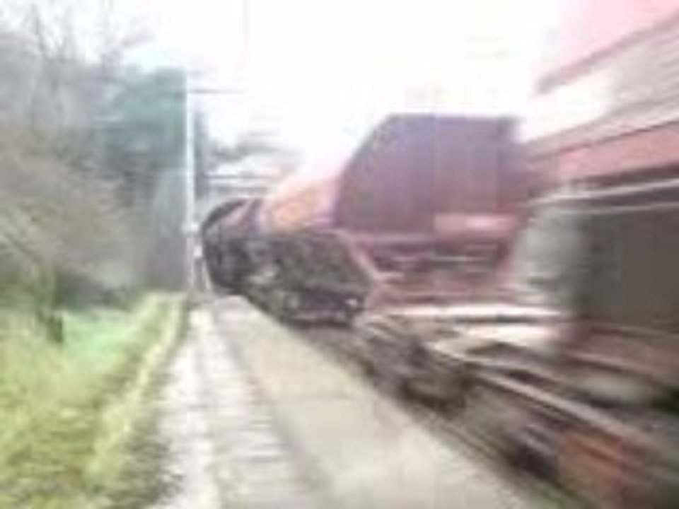 Passage d'une UM de BB75000 avec 33 wagons trémies