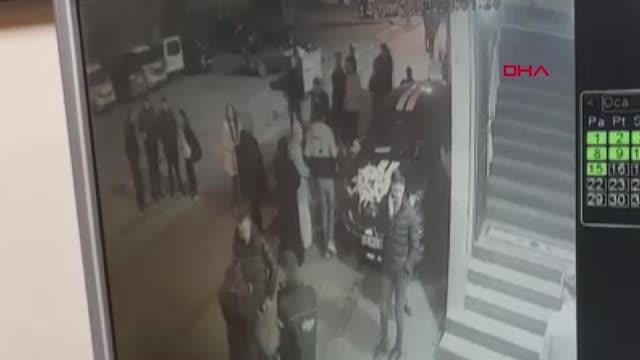 İSTANBUL-KÜÇÜKÇEKMECE'DE DÜĞÜN SALONUNDAN ÇIKIŞTA UZUN NAMLULU SİLAHLA SALDIRI 3 YARALI