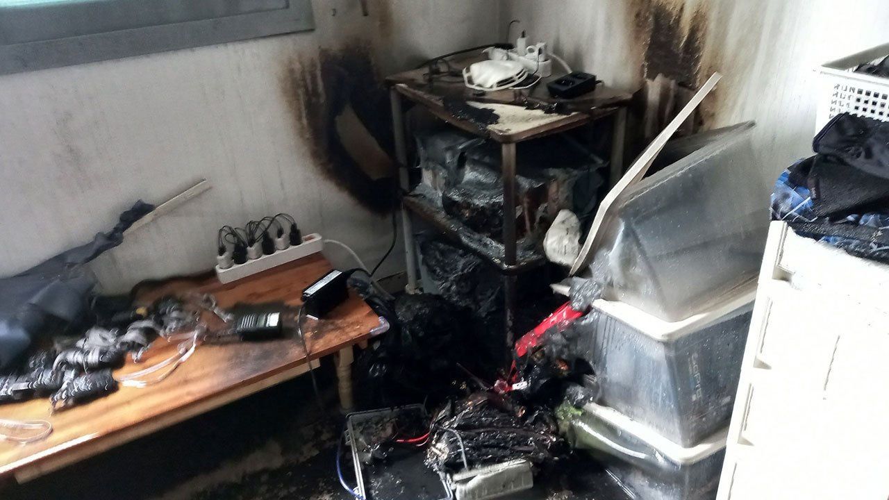 아파트에서 충전 중이던 낚시용 대용량 배터리에서 불 / YTN