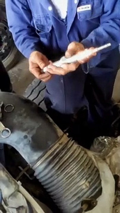 Engine Replacing_injector_sleeve(720p)