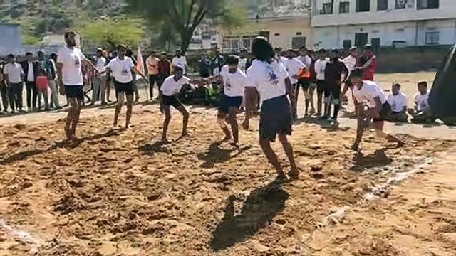 महाखेल कबड्डी: हूटिंग के बीच 32 खेल मैदान पर खिलाड़ियों ने दिखाया दमखम