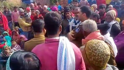 Tải video: वीडियो : सहायक रोजगार सहायक की प्रताडऩा से तंग, ग्रामीण ने उठाया आत्मघाती कदम