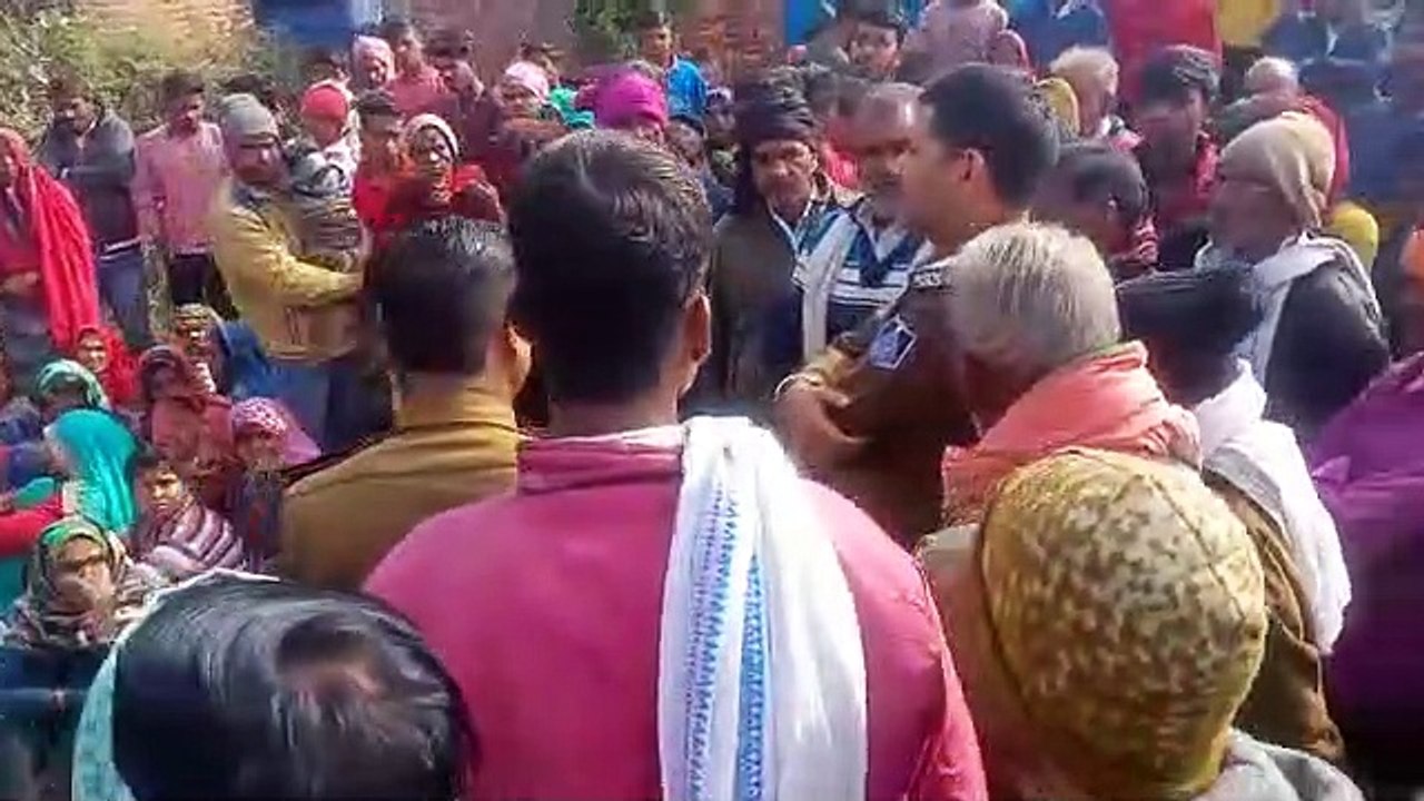 वीडियो : सहायक रोजगार सहायक की प्रताडऩा से तंग...