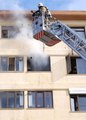Tuzla'da 4 katlı binada çıkan yangın söndürüldü