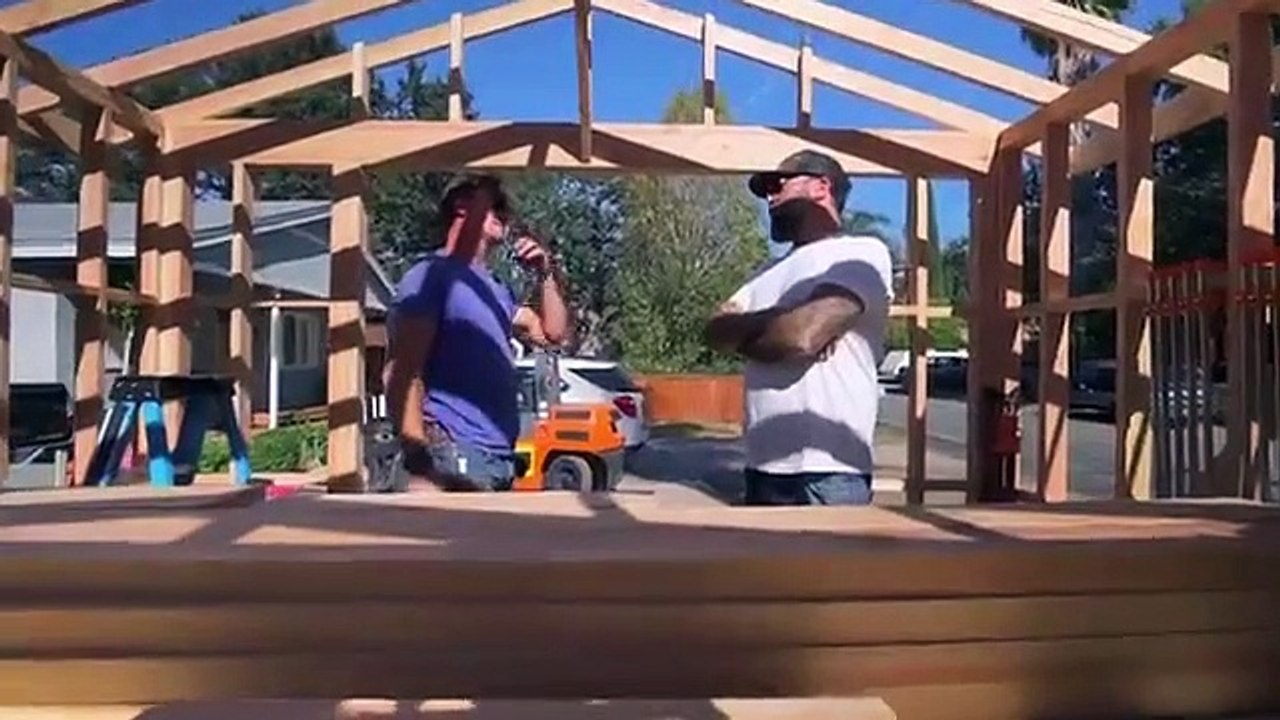 Animal Cribs - Se2 - Ep03 - Backyard Barnyard HD Watch