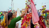 Zehntausende Hindus nehmen rituelles Bad im Ganges in Indien