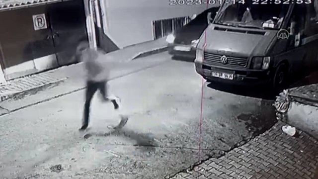 Düğün salonundan çıkan davetlilere yönelik silahlı saldırıda 4 kişi yaralandı