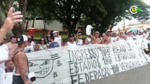 Torcida do Corinthians protesta por conta do preço de ingressos.