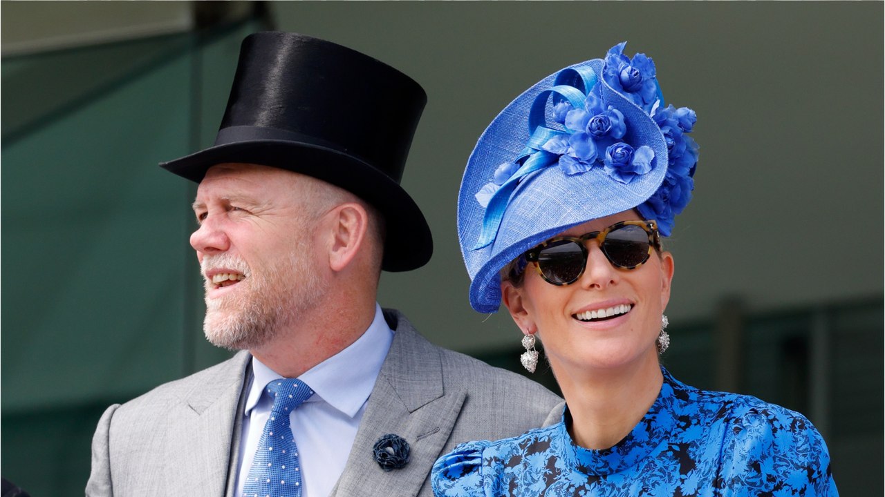 GALA VIDEO - Mike et Zara Tindall : leurs photos déjantées à des milliers de kilomètres de la Grande-Bretagne
