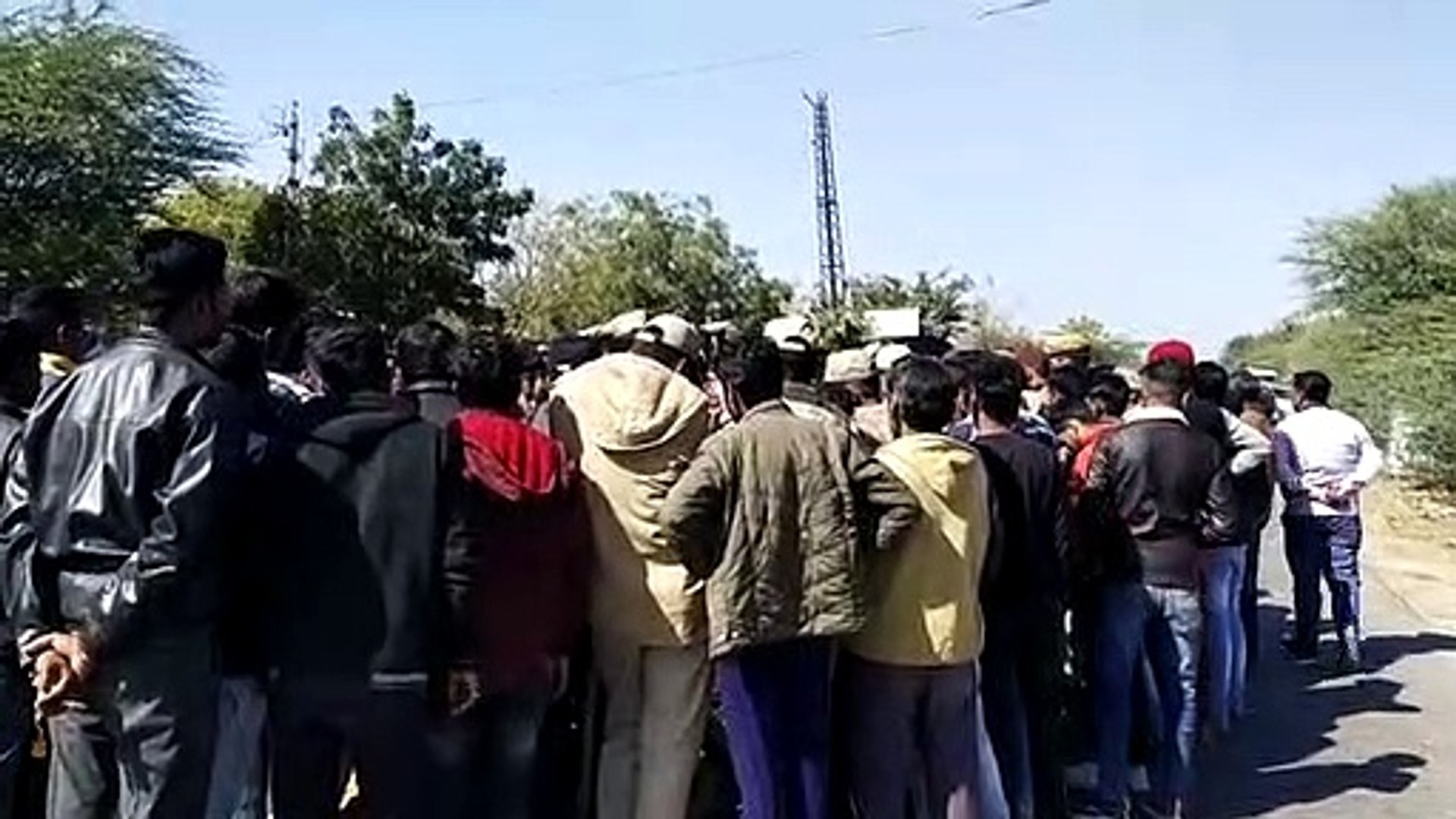 ⁣Demand for action and compensation, villagers sitting on the state highway, agreed after persuasion,