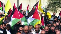 شهود يروون تفاصيل مقتل فلسطيني عند حاجز عسكري خلال ذهابه إلى عمله.. والسلطة تتهم إسرائيل بإعدامه